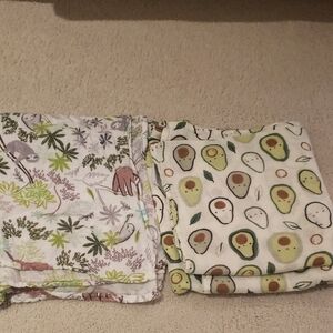 Loulou Lollipop Muslin Cotton Avocado And Sloth Print Blankets